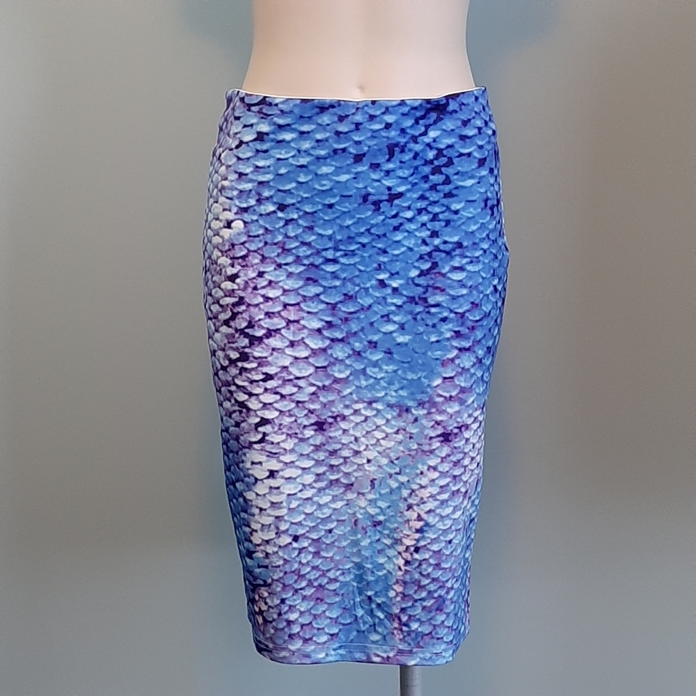 🅱️🅾️G🅾️ Blue fishscale print pencil skirt